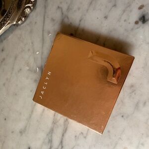 Jaclyn cosmetics Skylight highlighter
